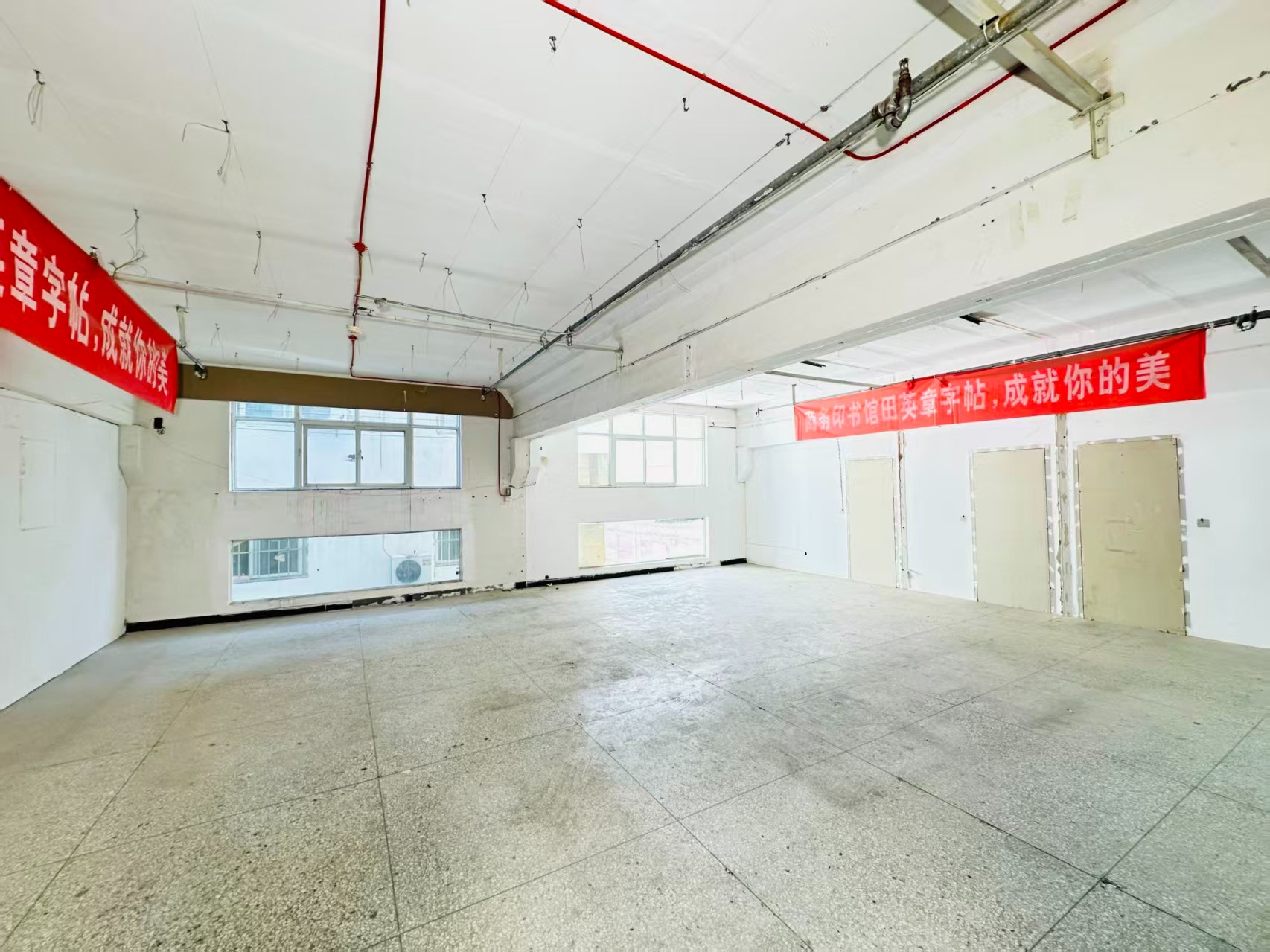 银隆青春里重点吸引人工智能应用、数字经济、电商直播、智能制造服务、软件开发、科技创新企业及创业团队入驻